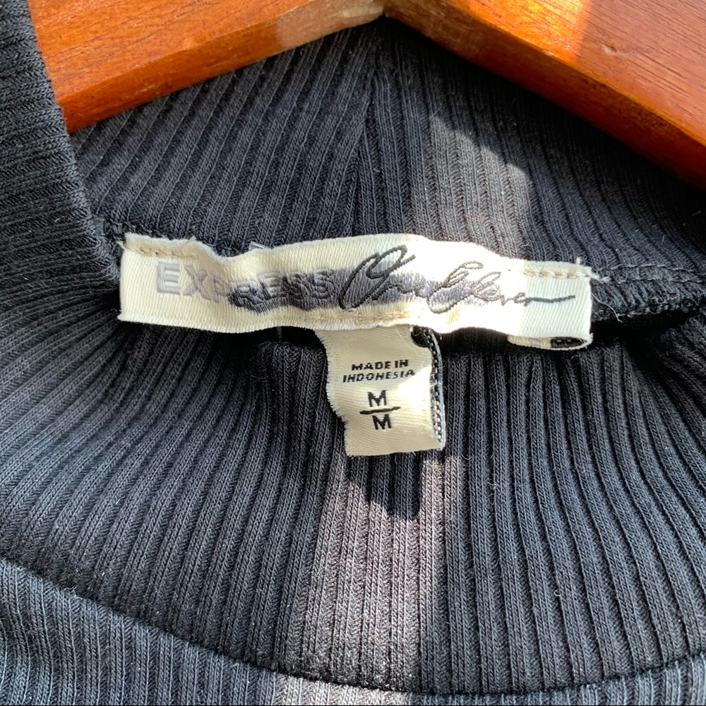 ❌SOLD❌NWOT Express Black Front Cut Out Top Sz M - Picture 10 of 10